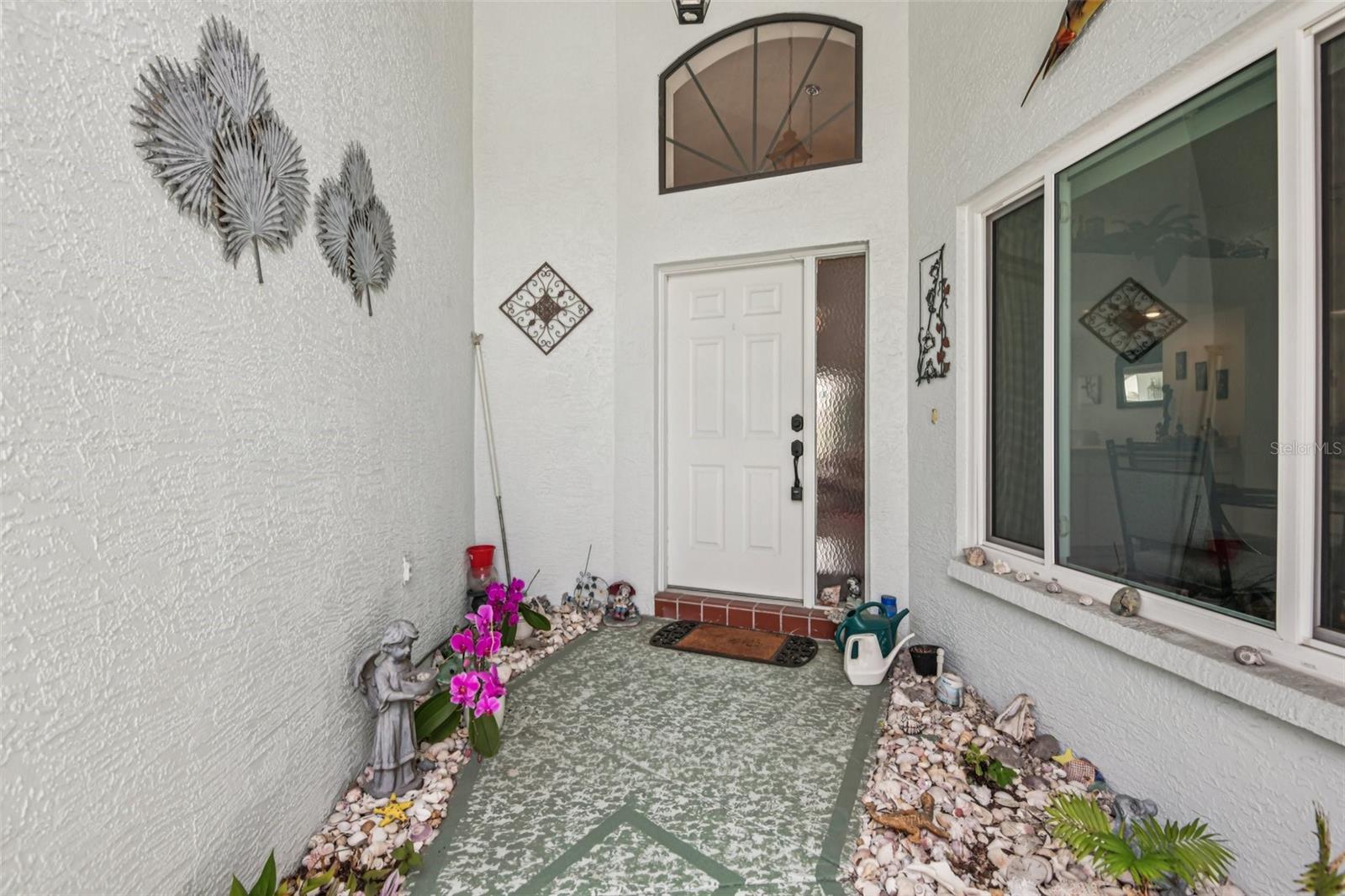 214 LINGER LN — photo 3