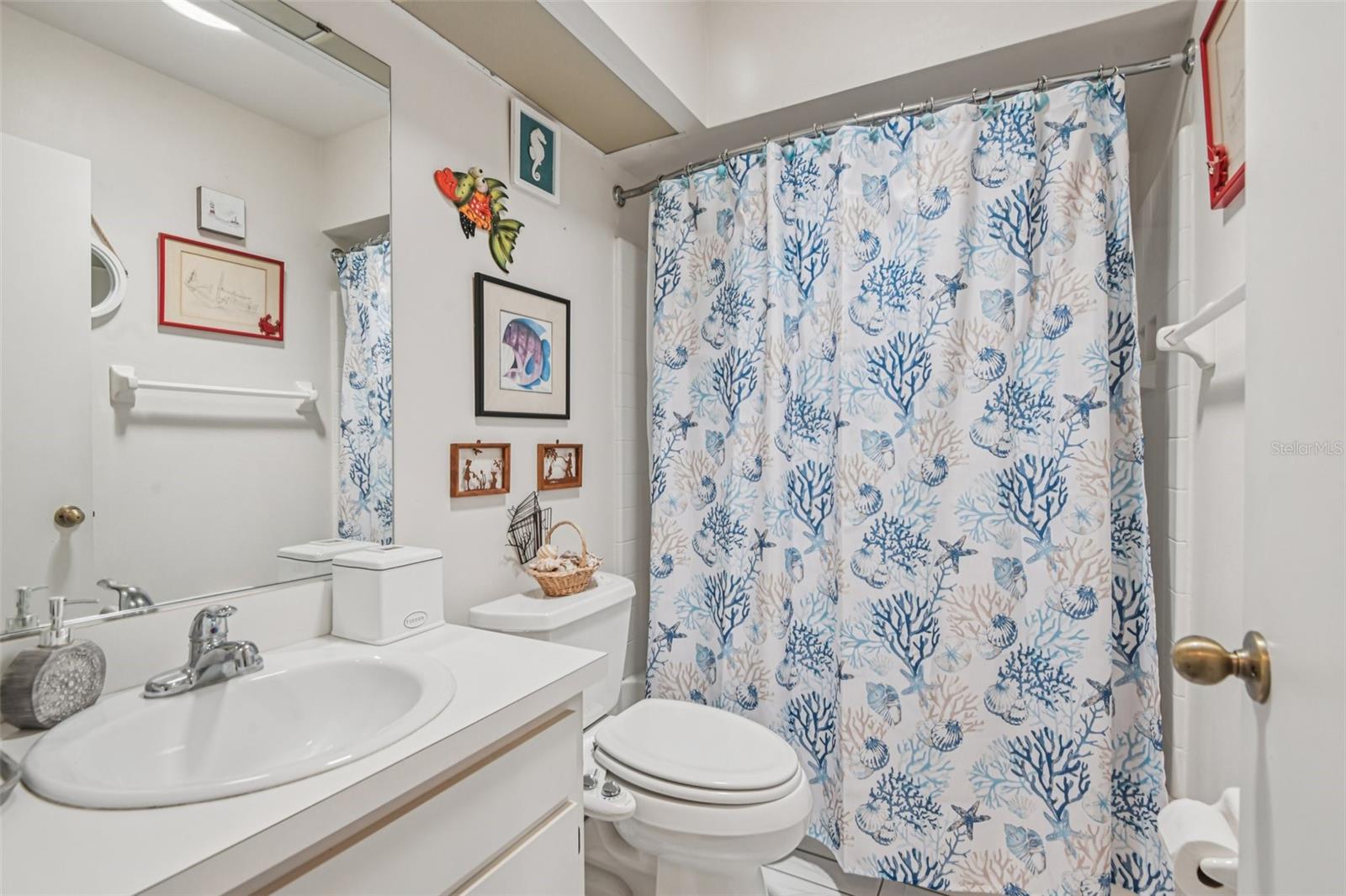214 LINGER LN — photo 25