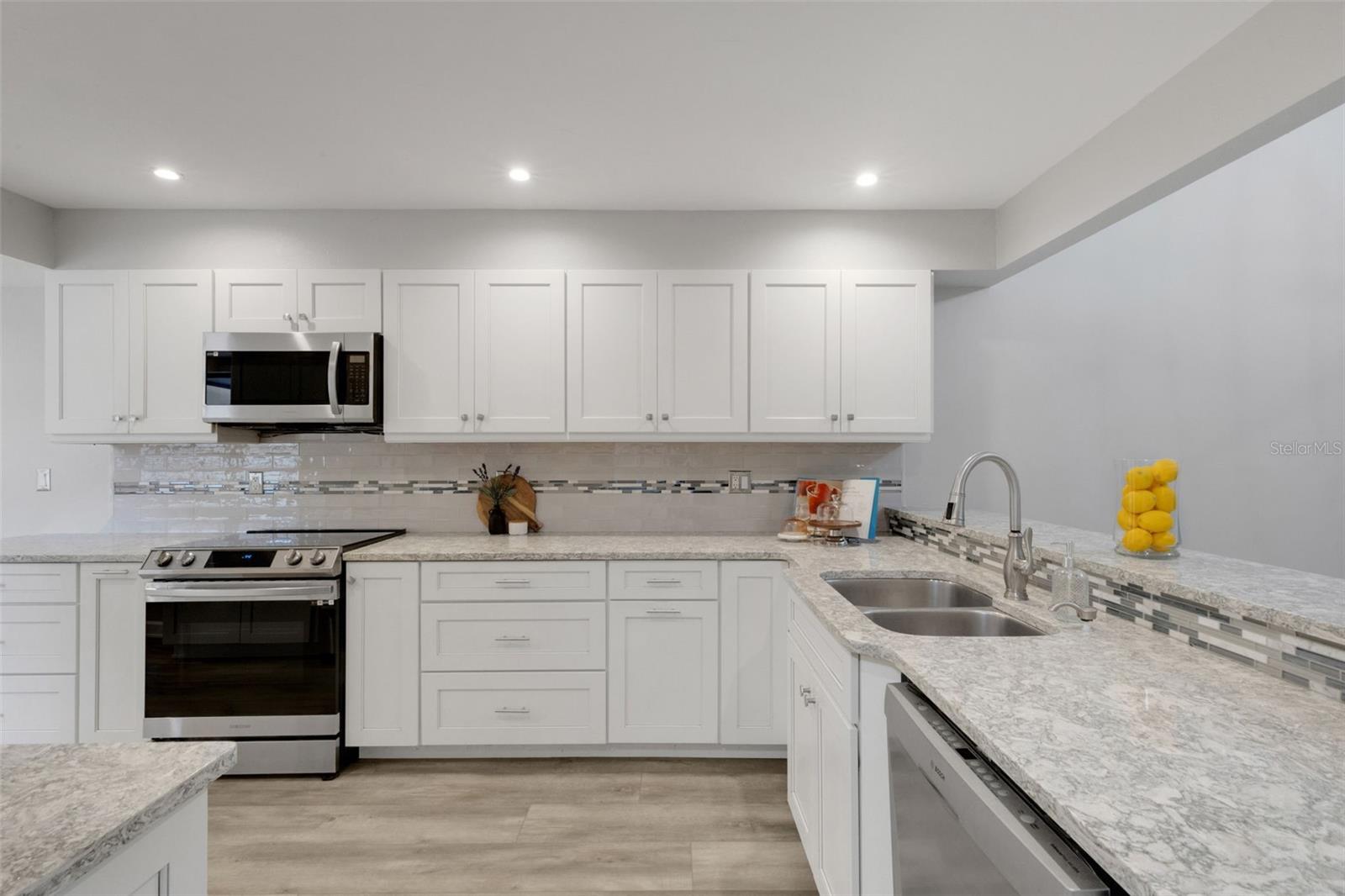 4418 LA JOLLA DR — photo 8