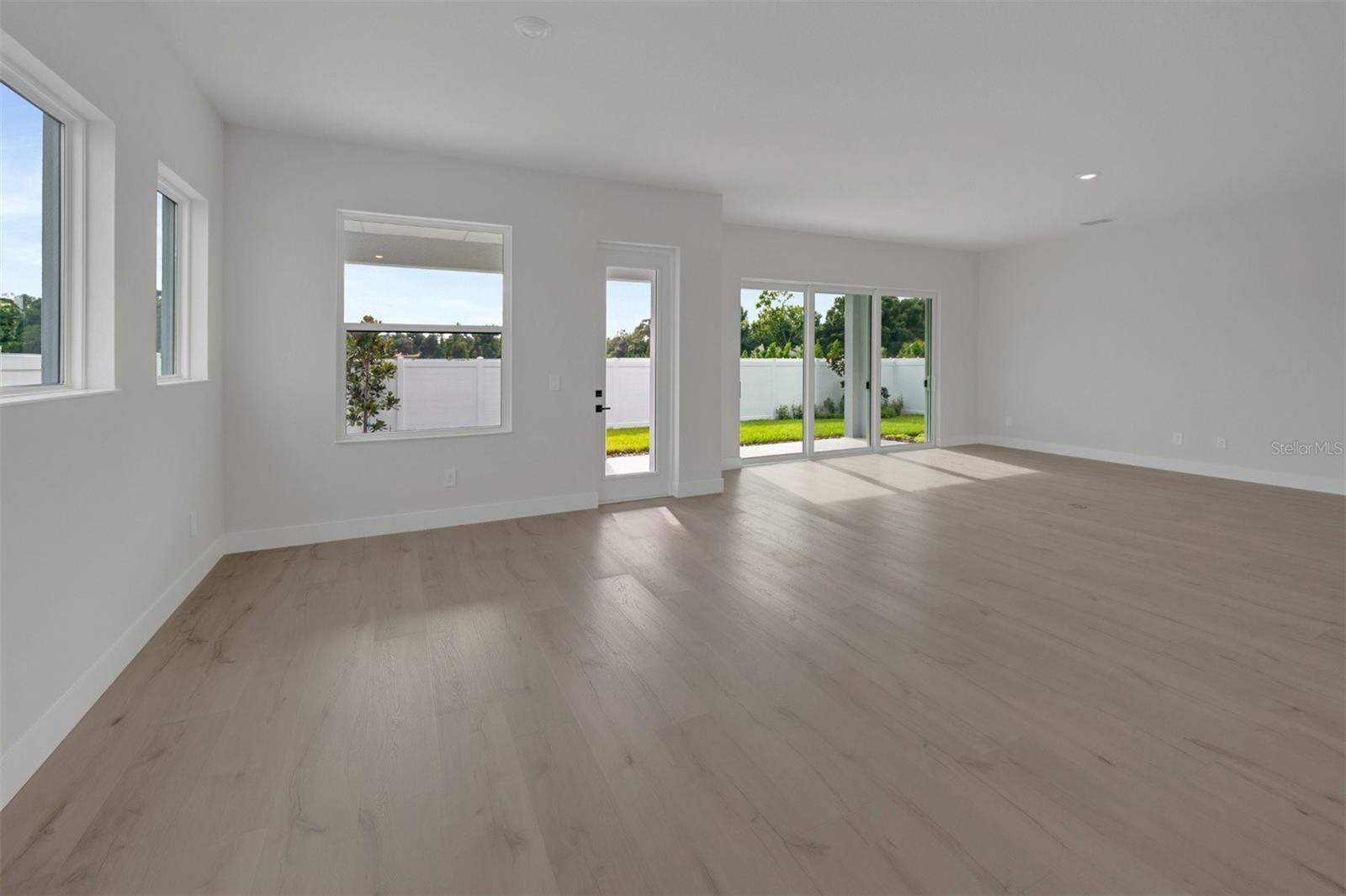 6823 HERON MEADOW DR — photo 9