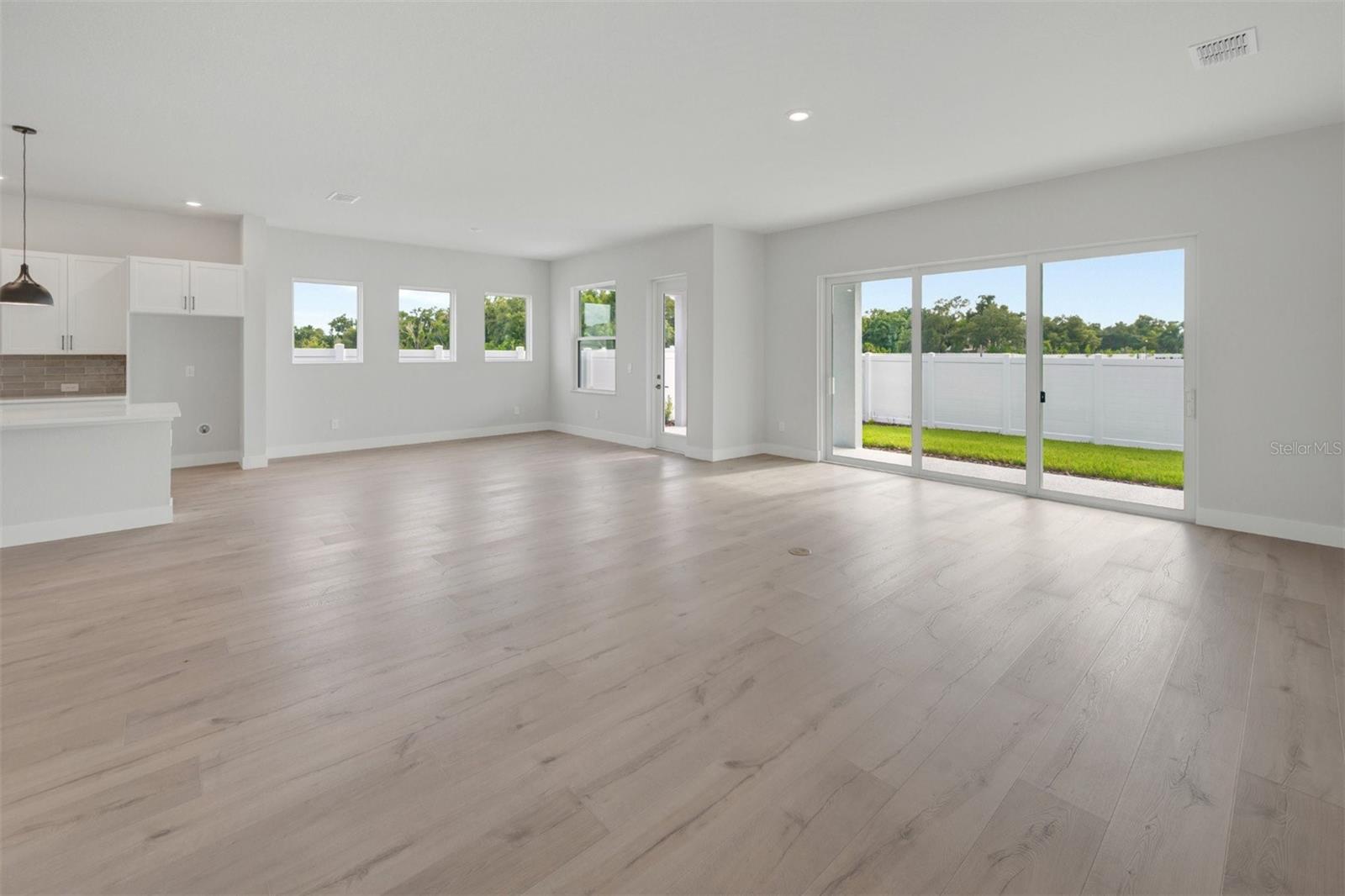 6823 HERON MEADOW DR — photo 11