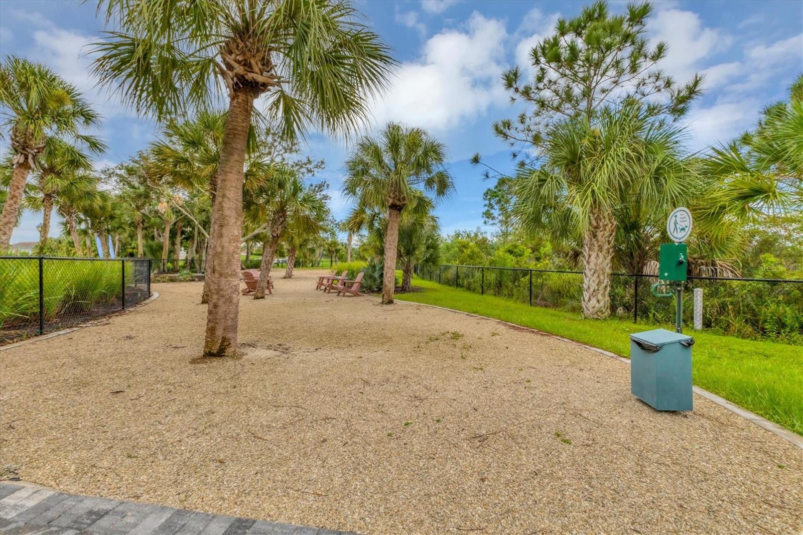 1359 BACKSPIN DR — photo 41