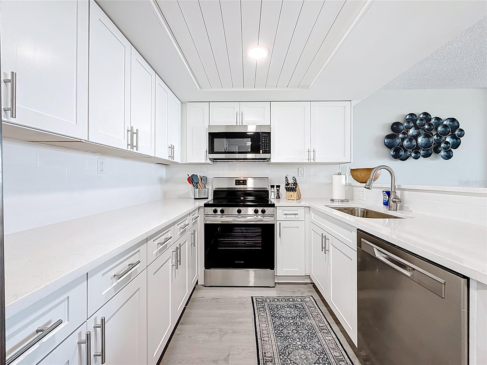 400 ISLAND WAY #1411 — photo 19