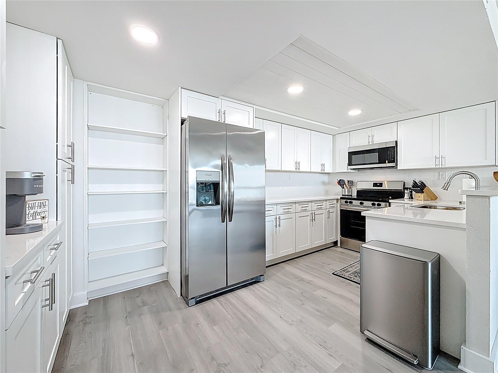 400 ISLAND WAY #1411 — photo 16