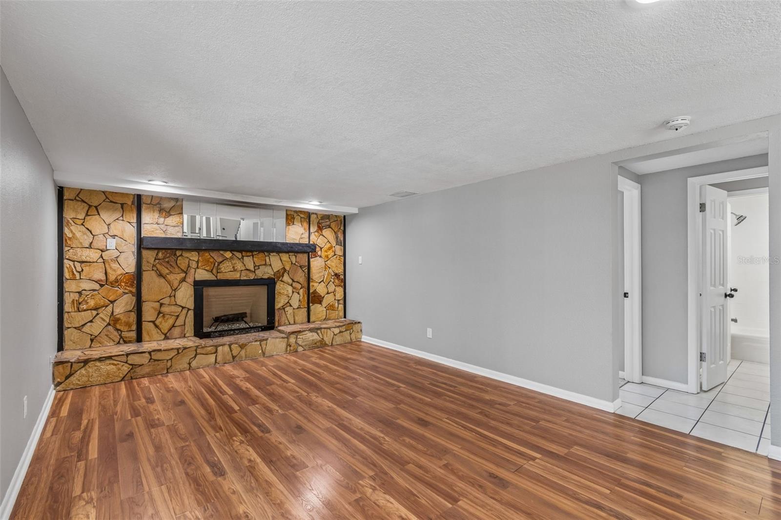 7111 GATEWAY CT — photo 32