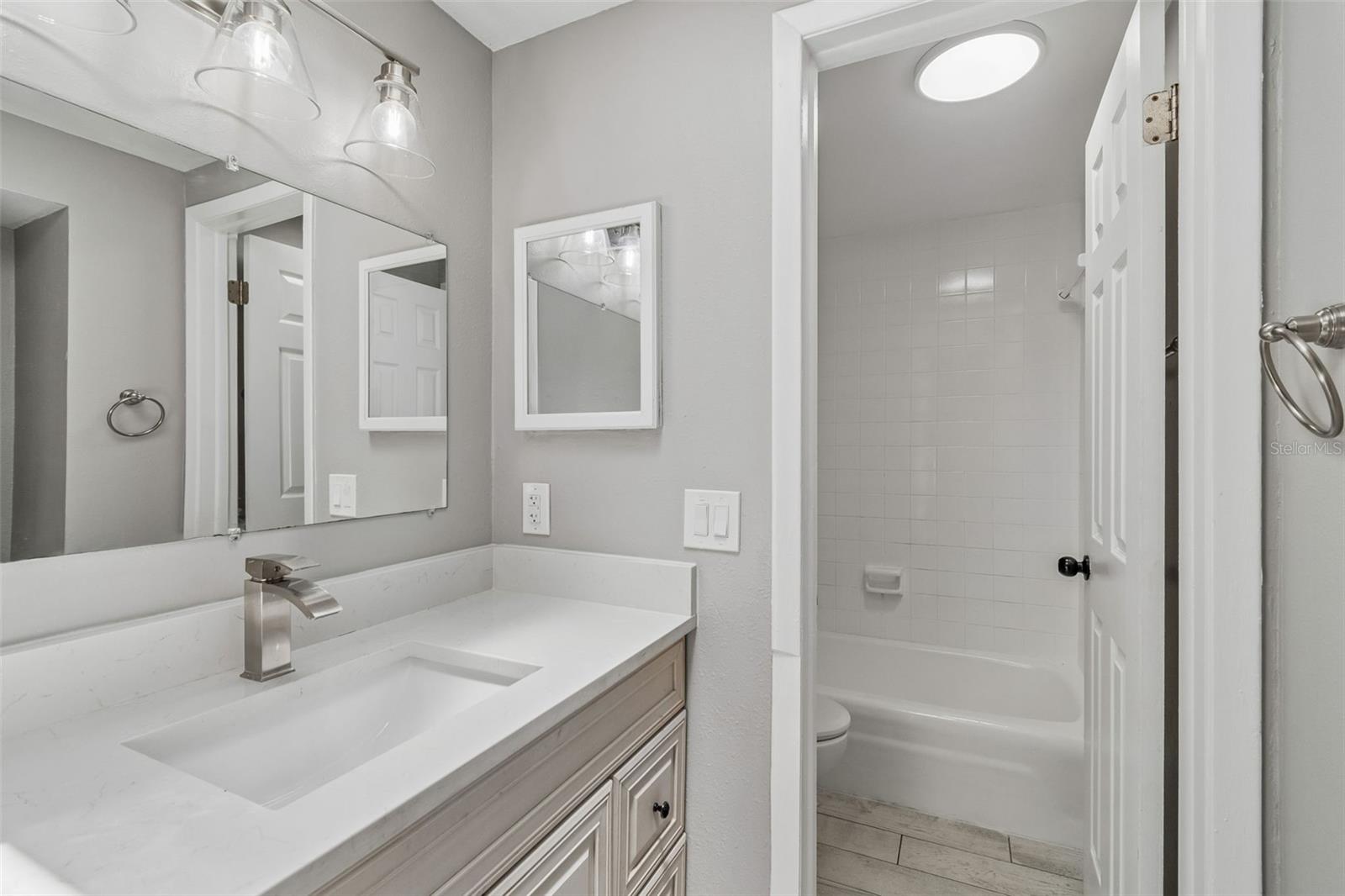 7111 GATEWAY CT — photo 46