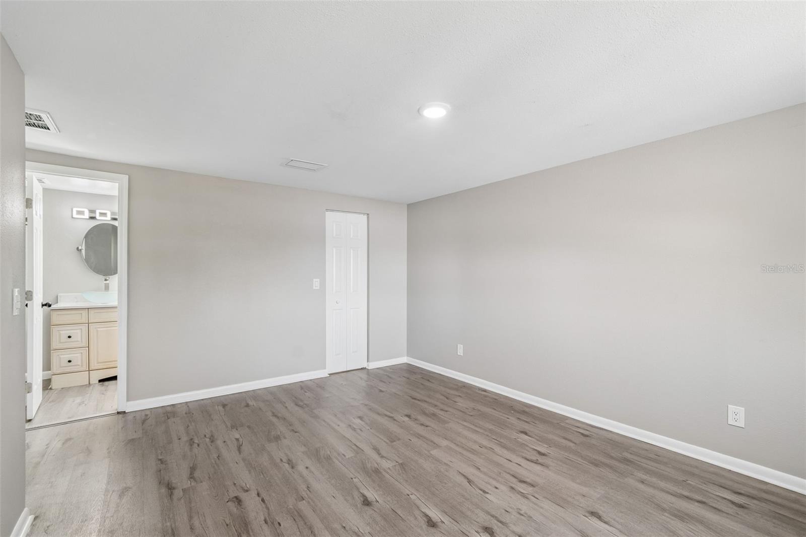 7111 GATEWAY CT — photo 42