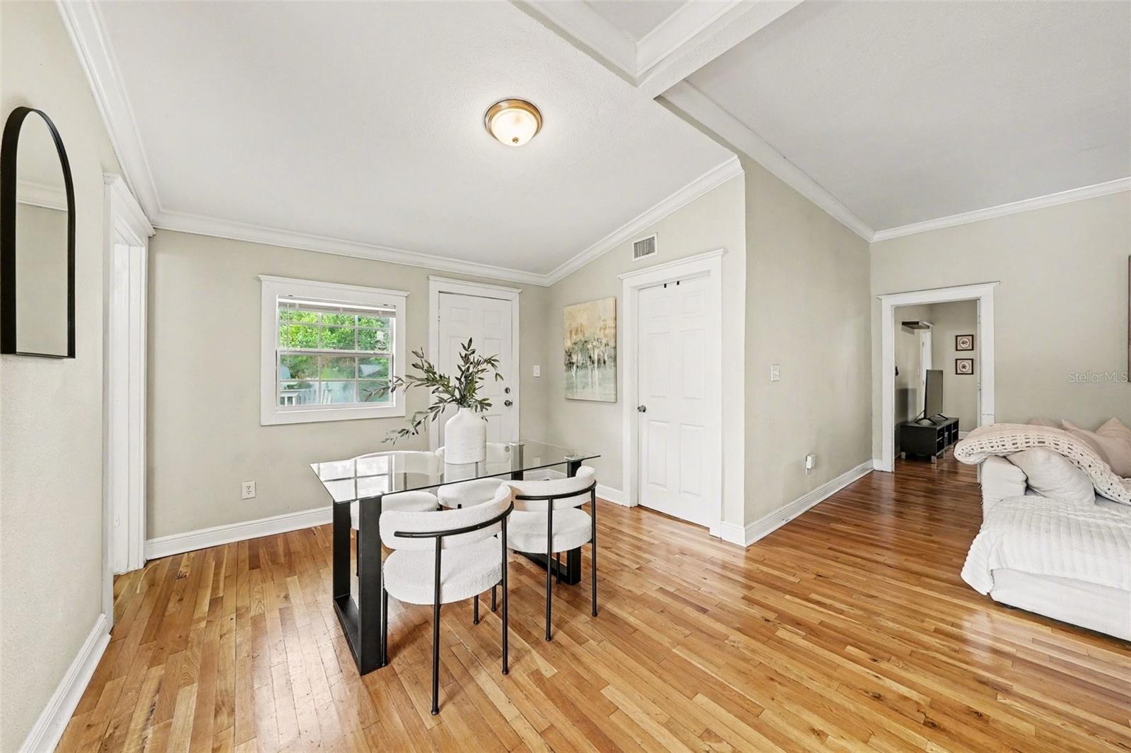 805 E CHELSEA ST — photo 15