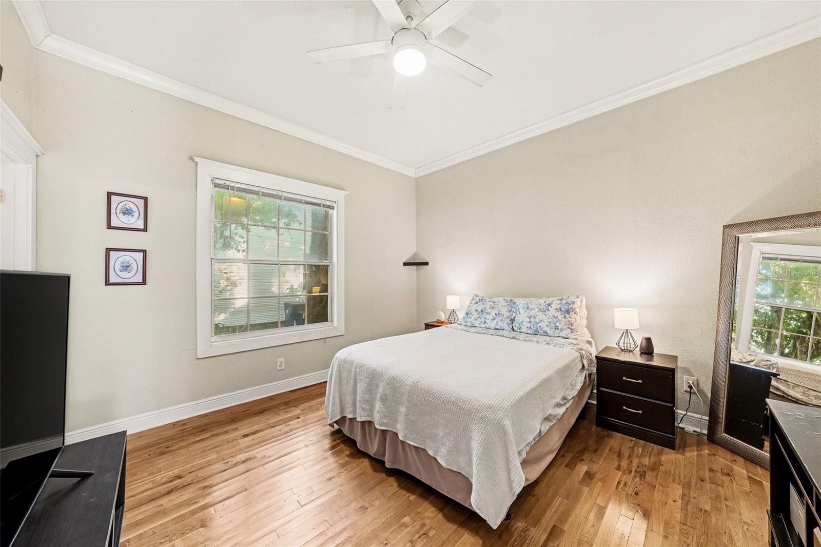 805 E CHELSEA ST — photo 16