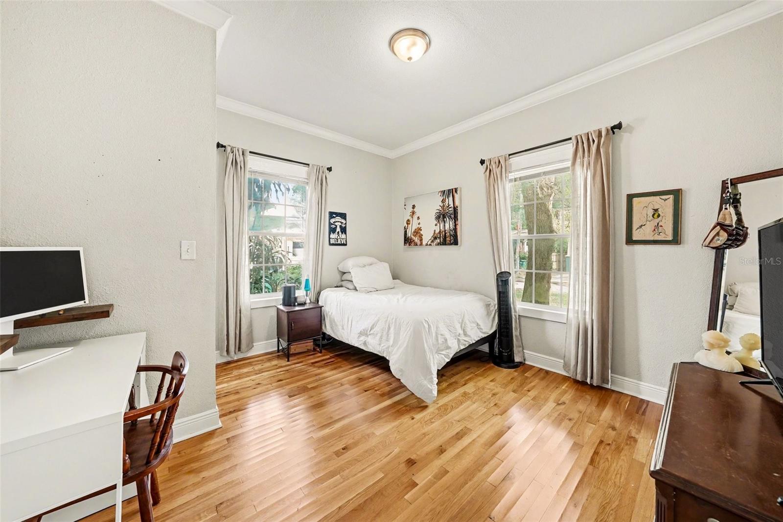 805 E CHELSEA ST — photo 17