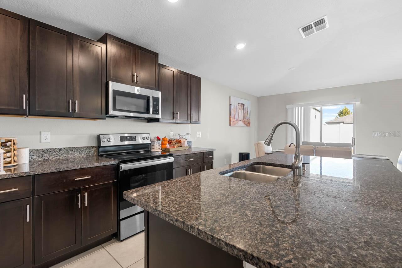 889 CALICO SCALLOP ST — photo 8