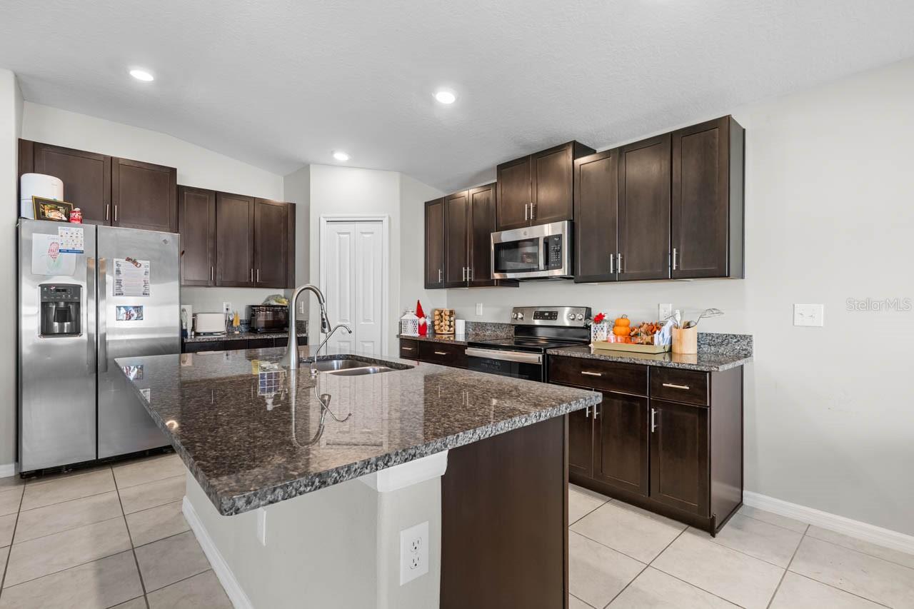 889 CALICO SCALLOP ST — photo 6