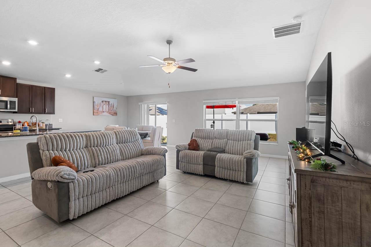 889 CALICO SCALLOP ST — photo 3