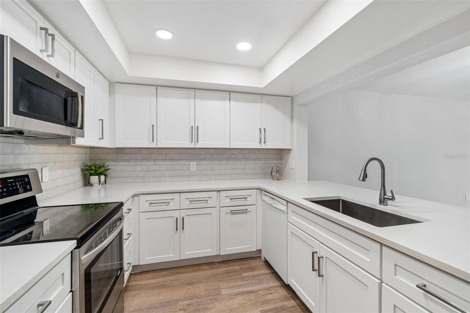 160 COLUMBIA DR #206 — photo 6