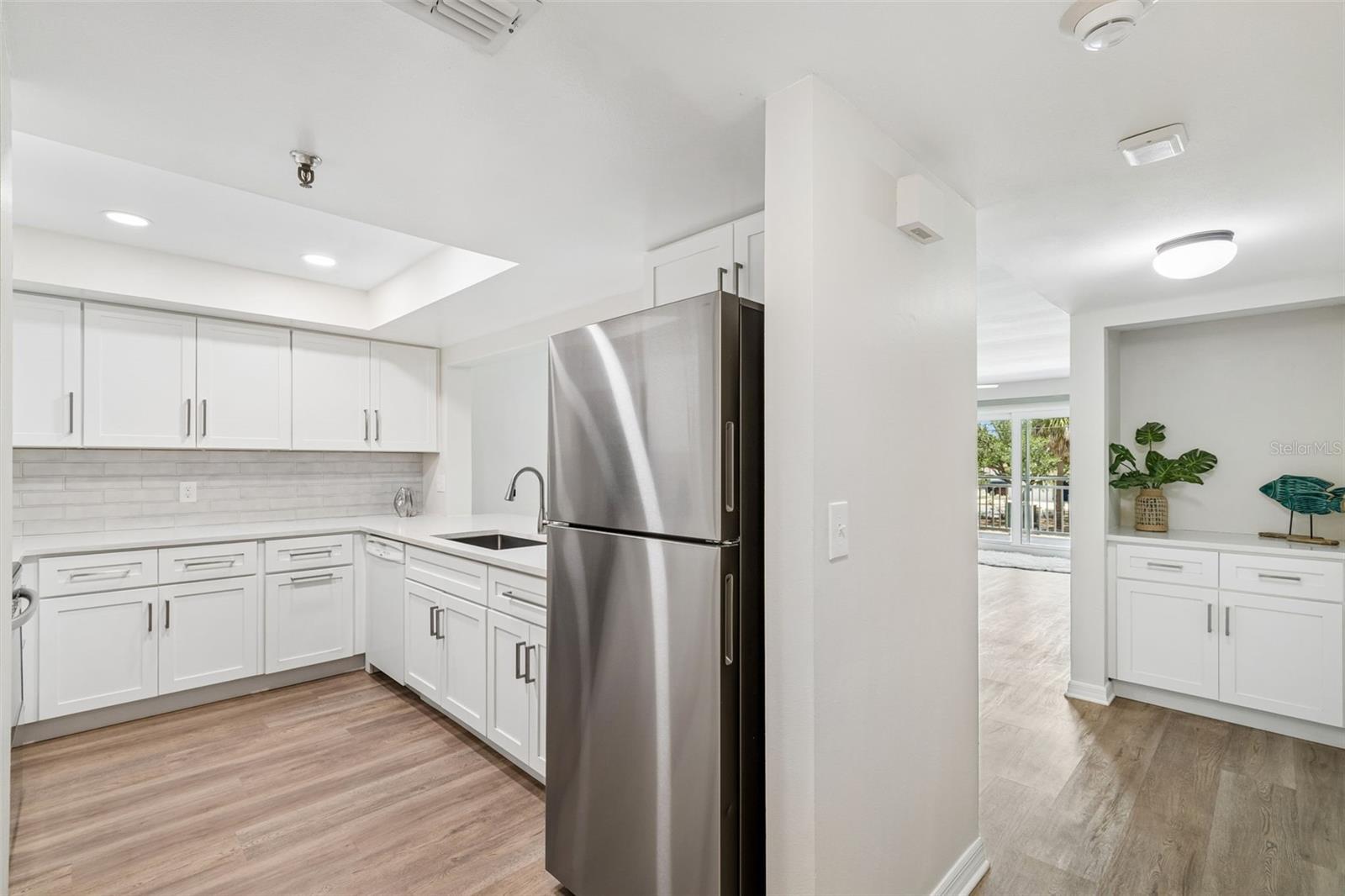 160 COLUMBIA DR #206 — photo 4