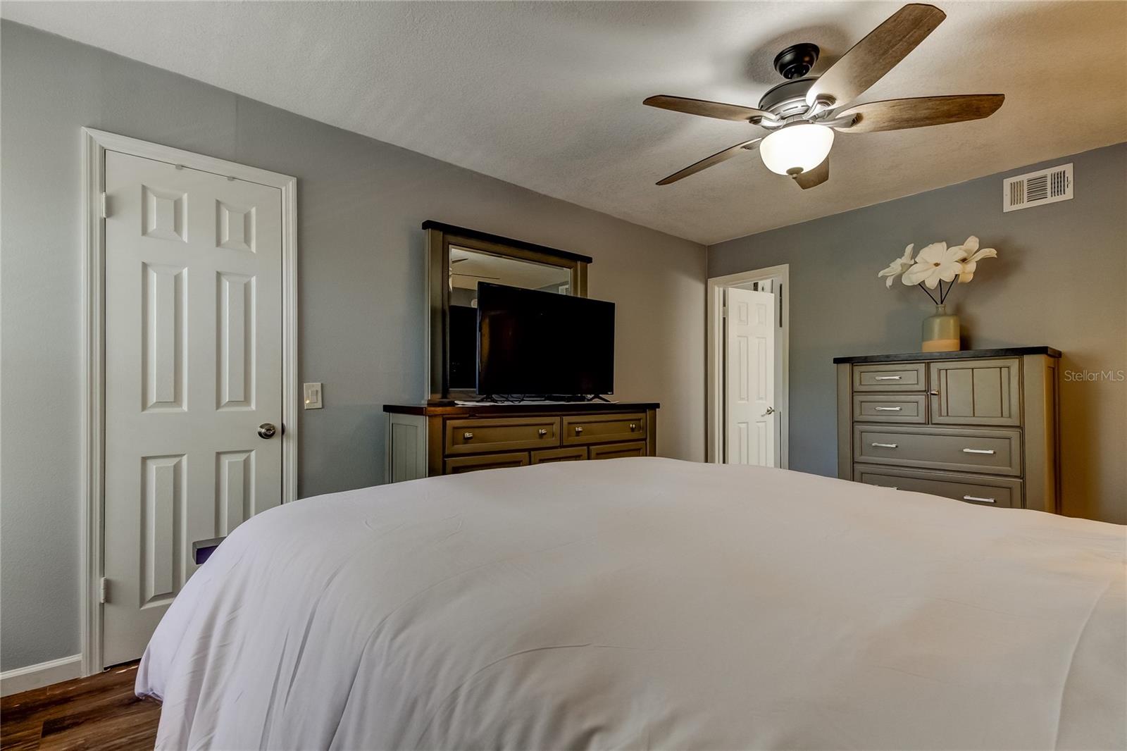 2400 FEATHER SOUND DR #1228 — photo 24