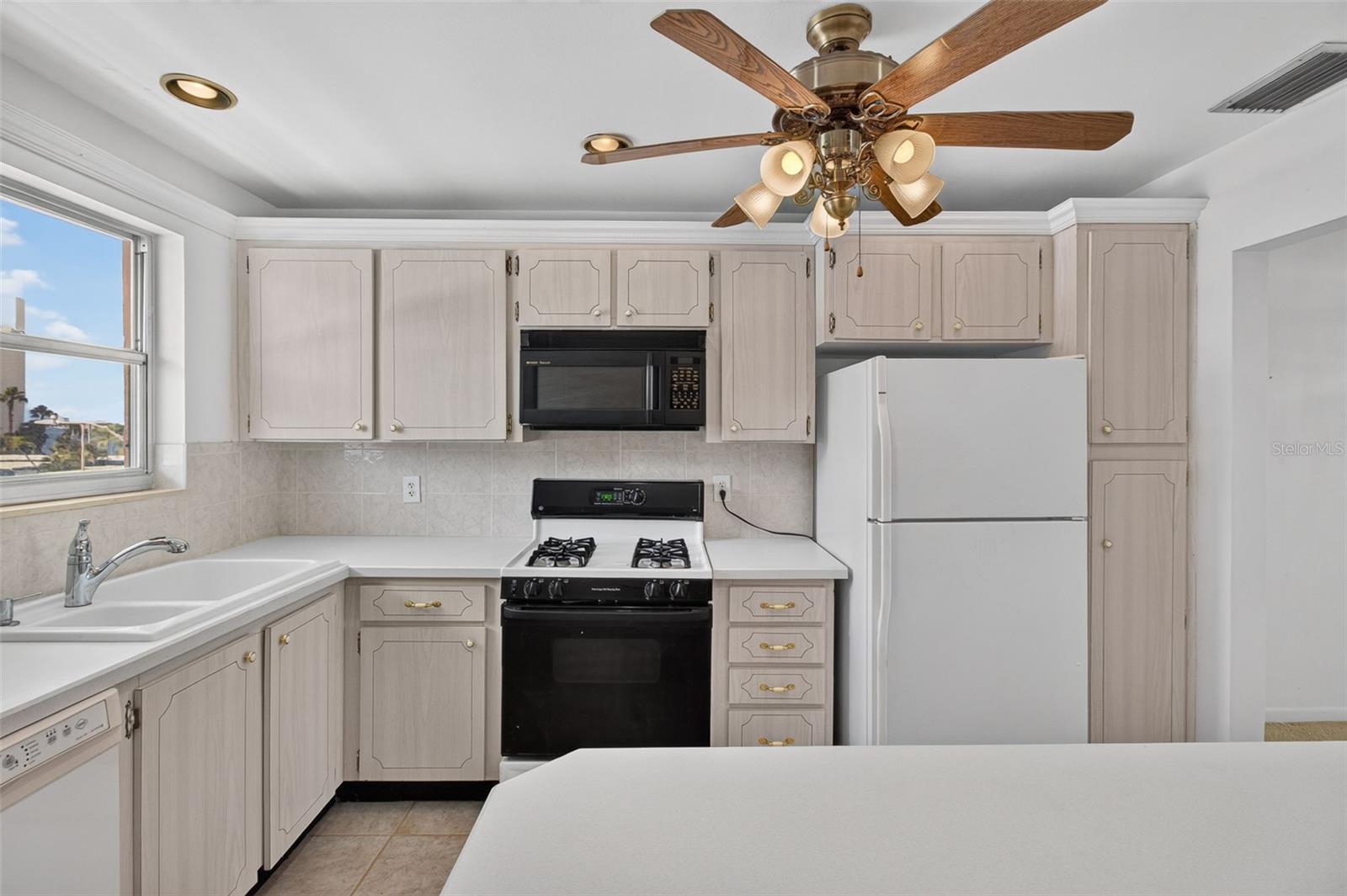 6025 SHORE BLVD S #303 — photo 5