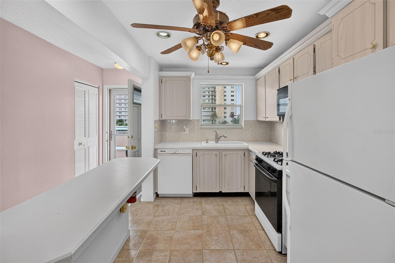 6025 SHORE BLVD S #303 — photo 7