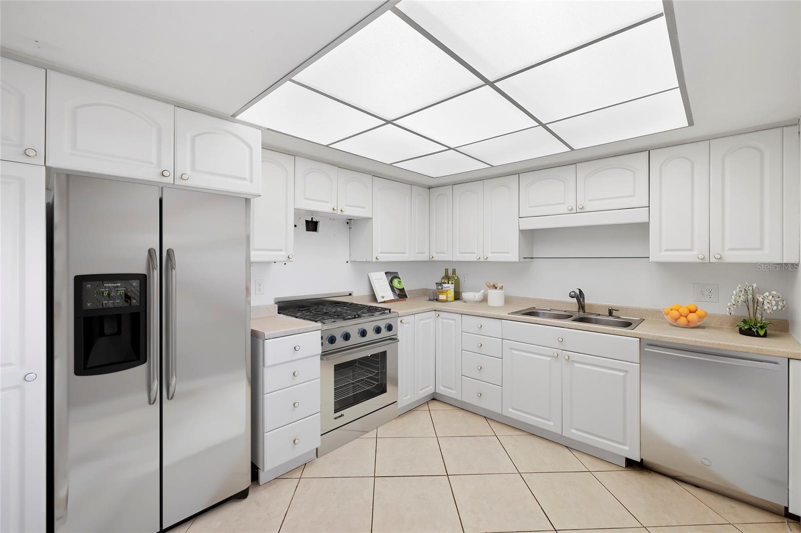 5108 BRITTANY DR S #903 — photo 3