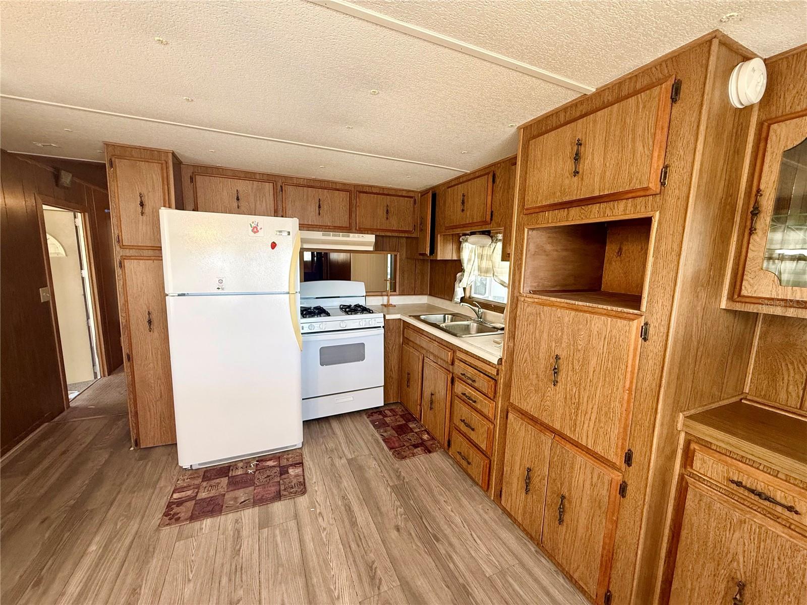 4513 AUTUMN PALM DR — photo 9