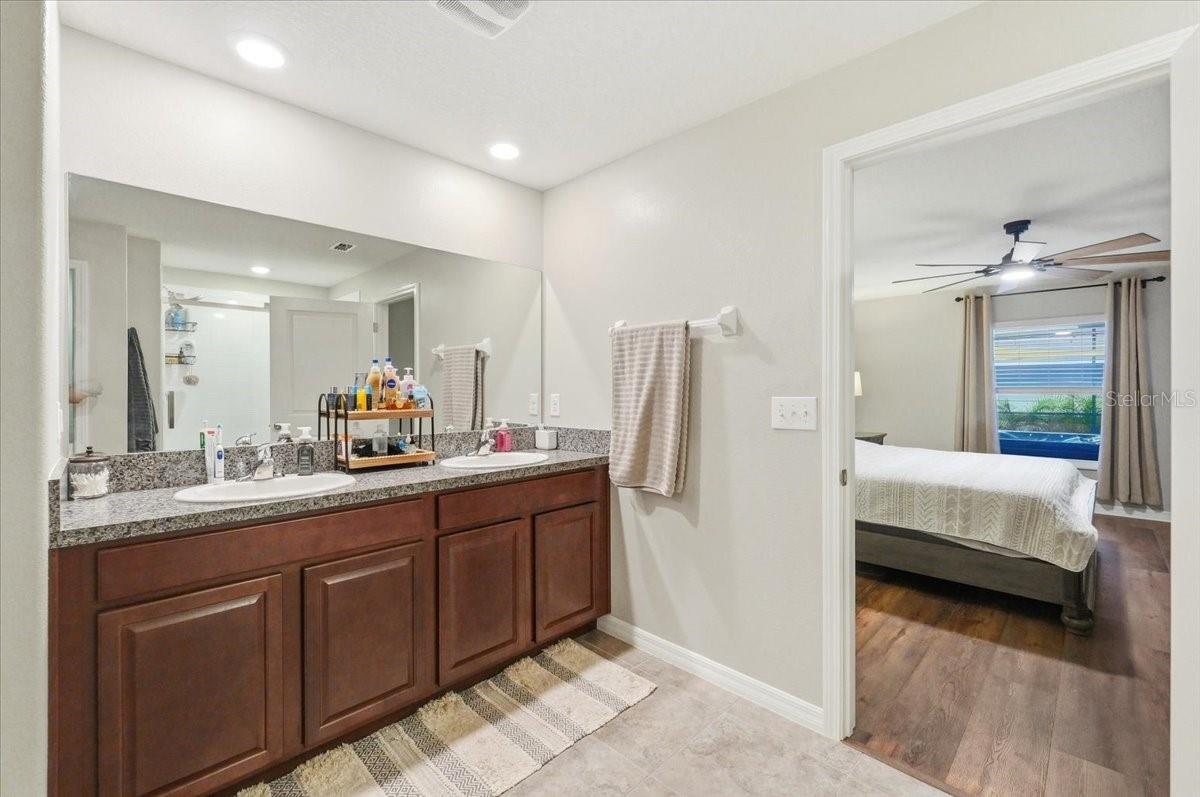 936 ZONE TAILED HAWK PL — photo 22