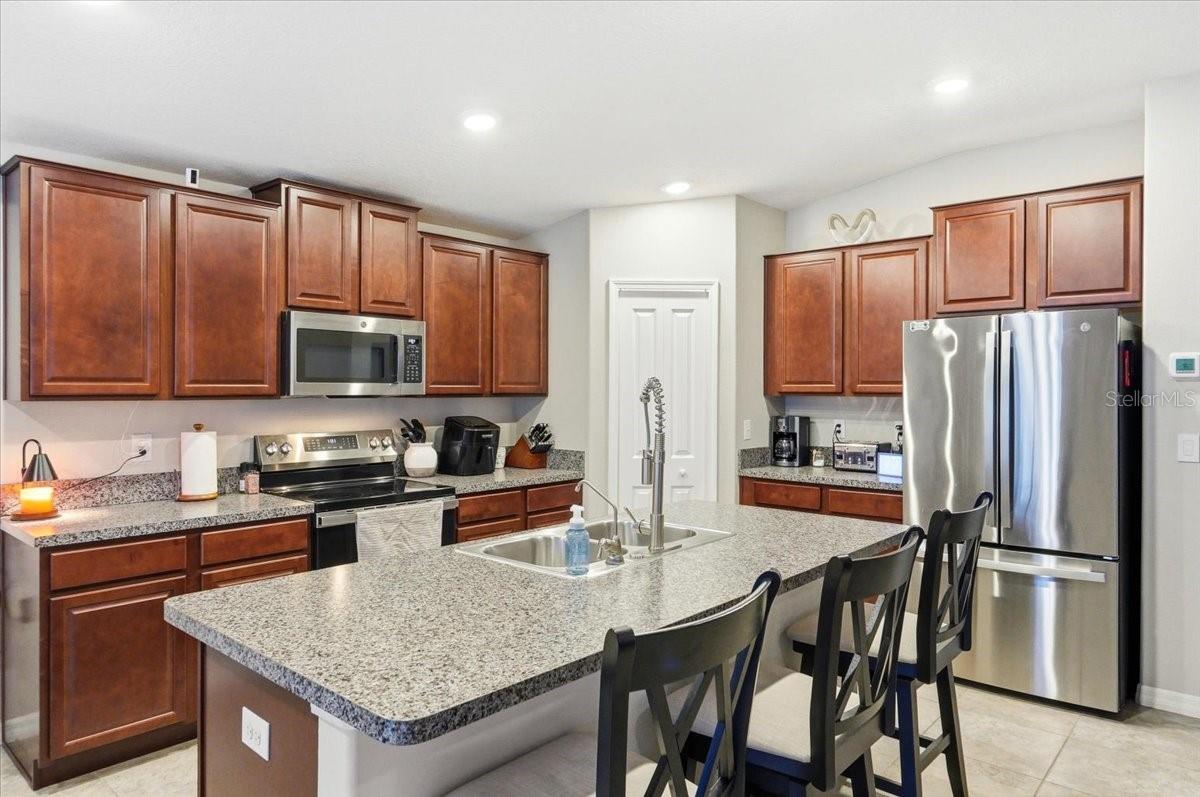 936 ZONE TAILED HAWK PL — photo 16