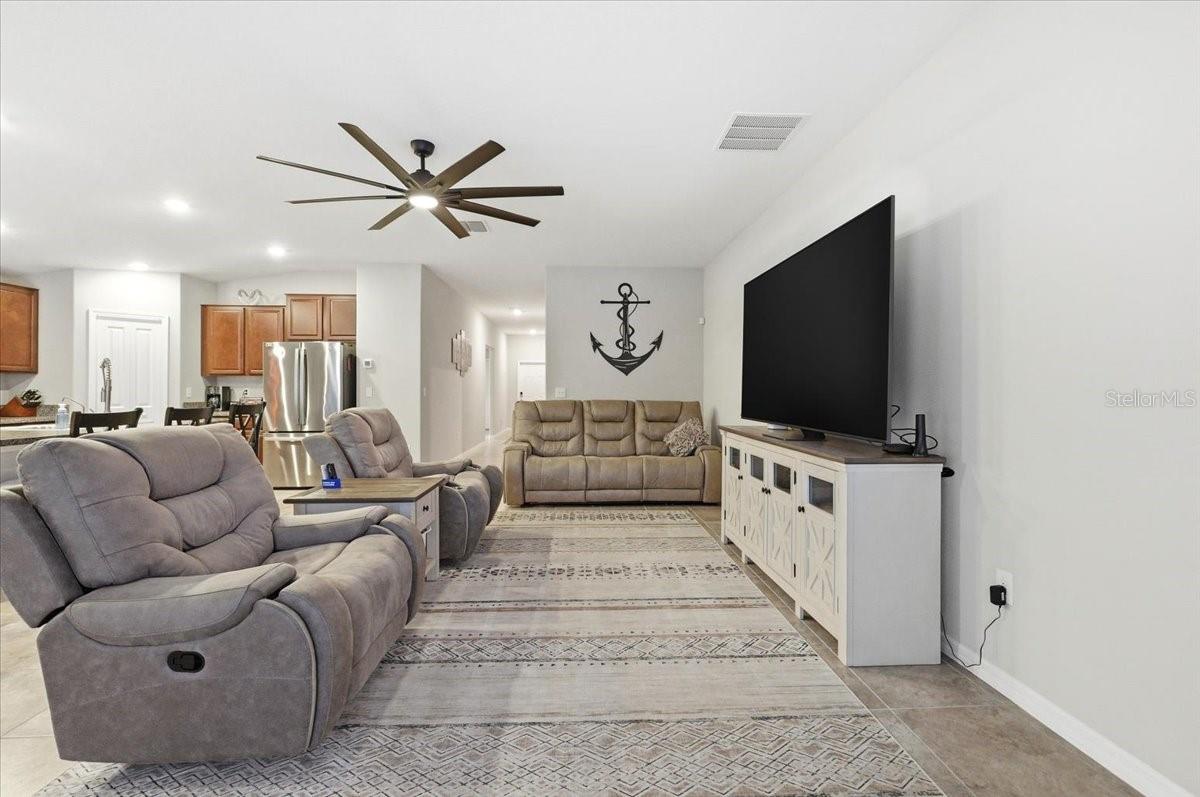 936 ZONE TAILED HAWK PL — photo 8