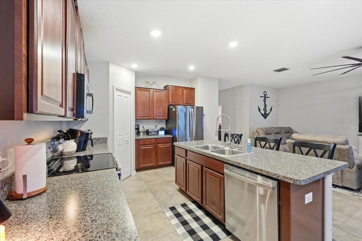936 ZONE TAILED HAWK PL — photo 14