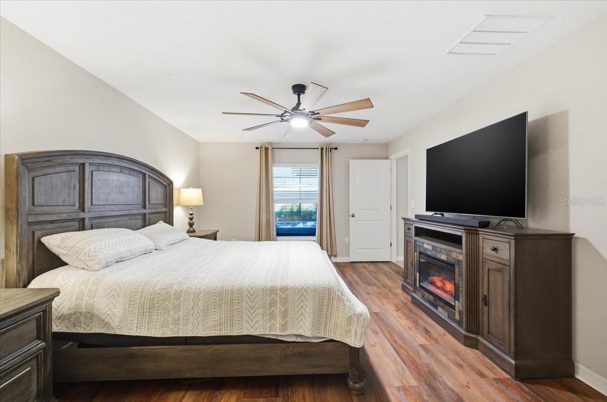 936 ZONE TAILED HAWK PL — photo 18