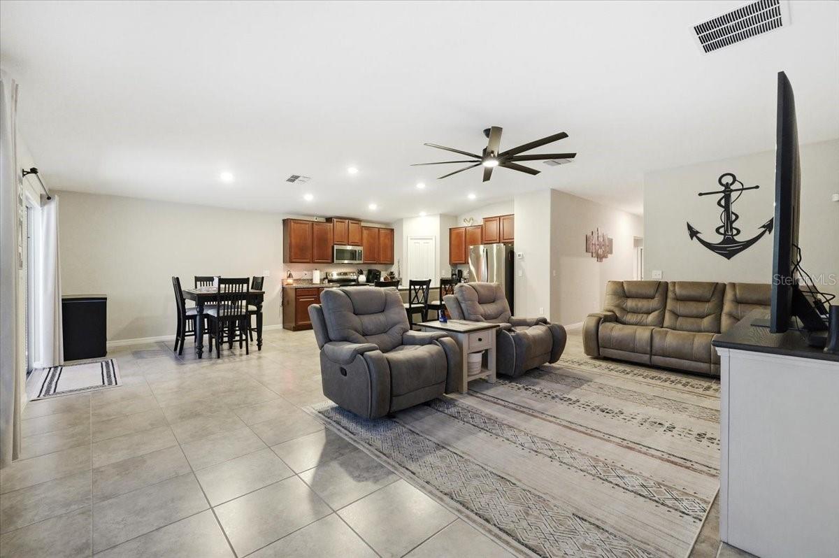 936 ZONE TAILED HAWK PL — photo 9
