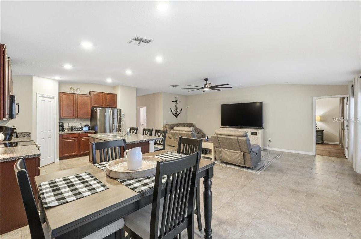 936 ZONE TAILED HAWK PL — photo 10
