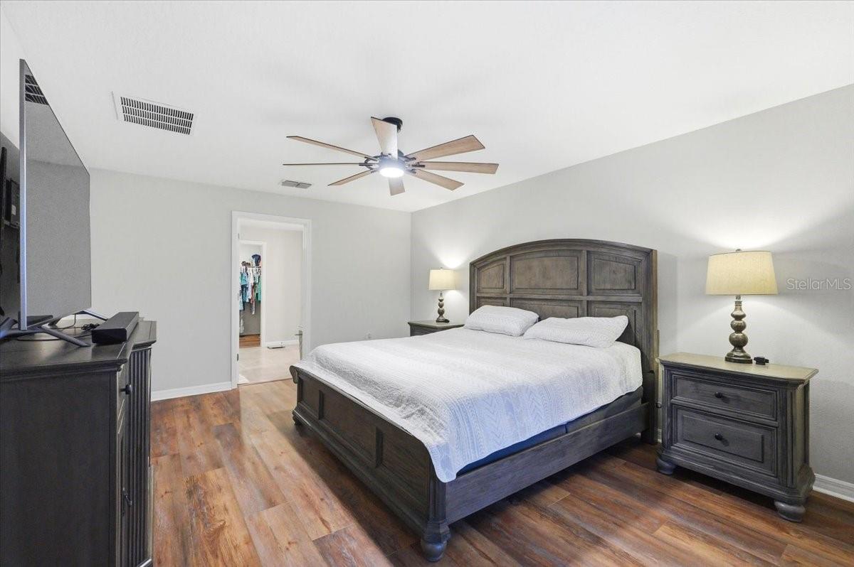 936 ZONE TAILED HAWK PL — photo 19