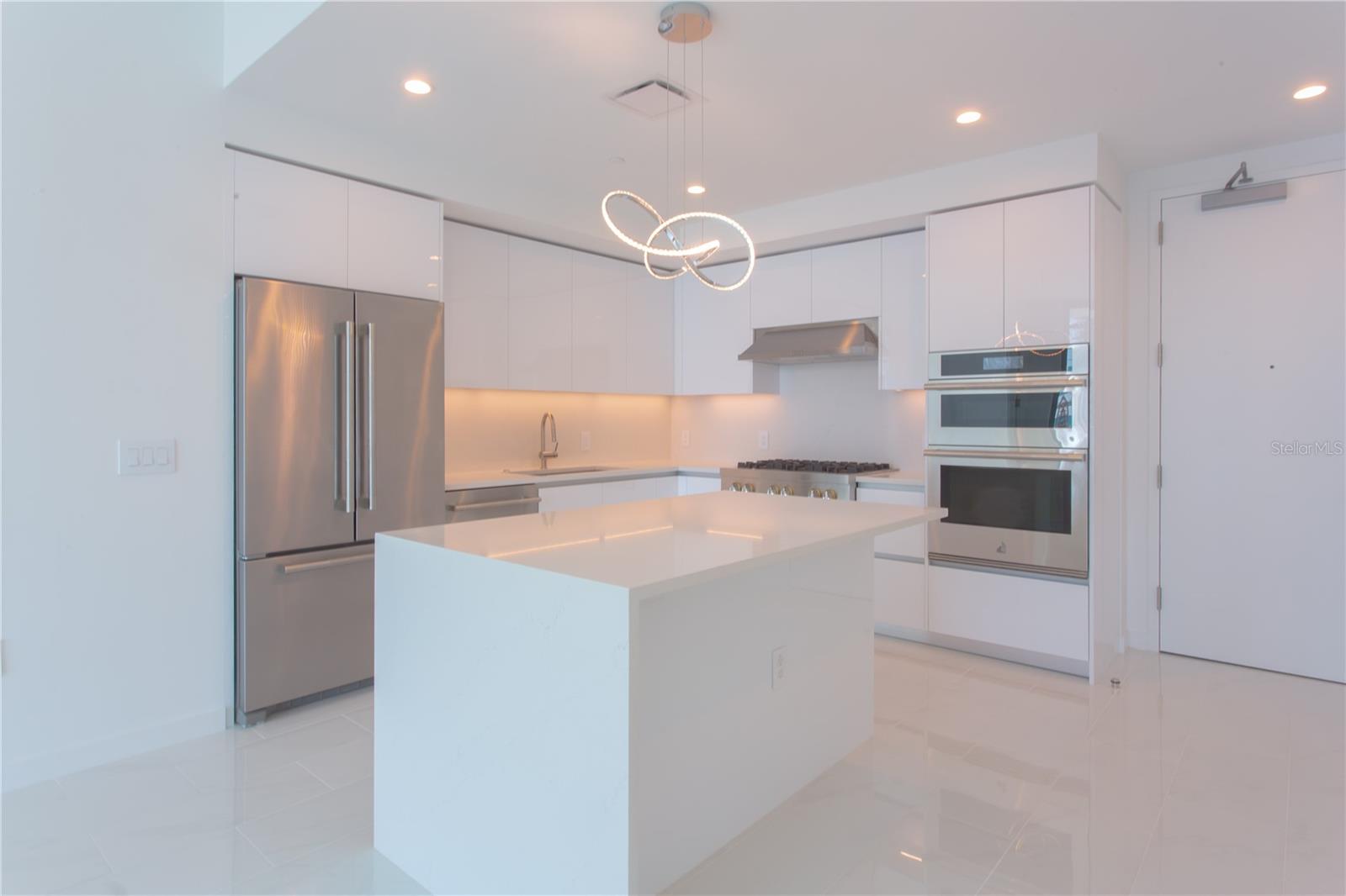 400 CENTRAL AVE #1806 — photo 3