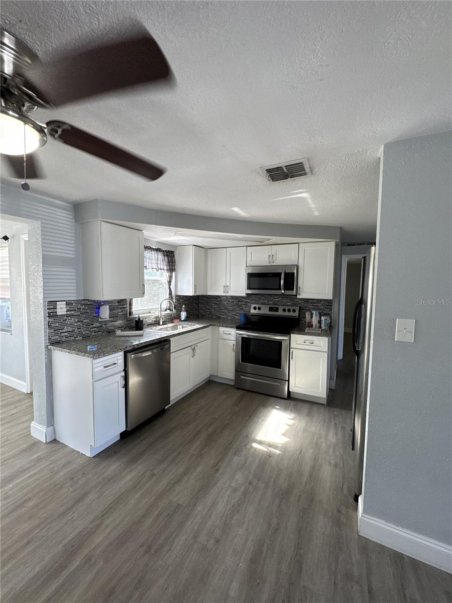 1435 WHITEHALL LN — photo 16