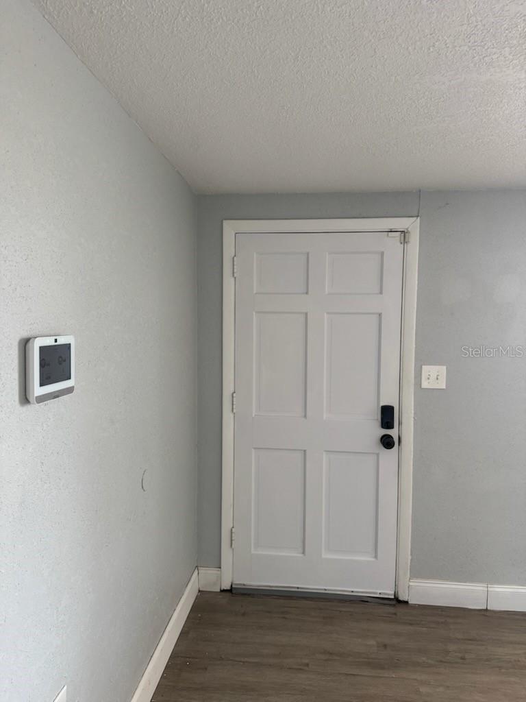 1435 WHITEHALL LN — photo 5