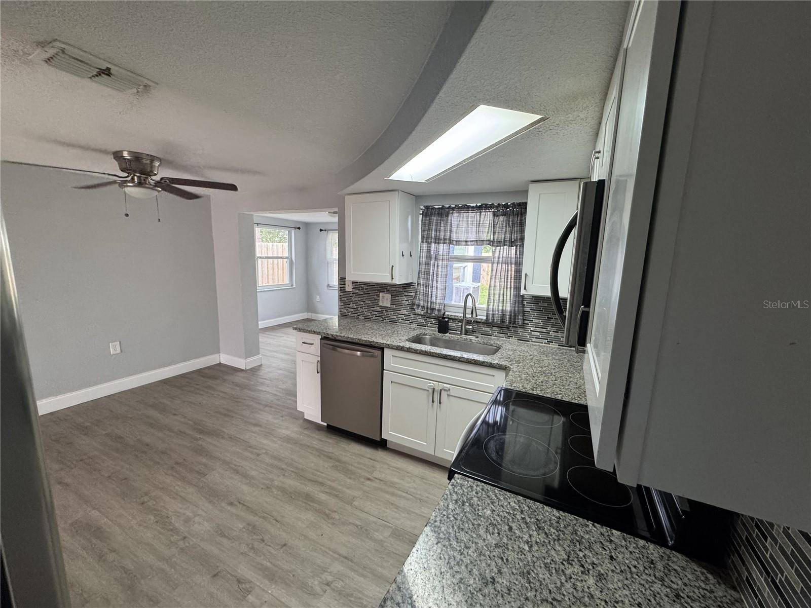 1435 WHITEHALL LN — photo 17