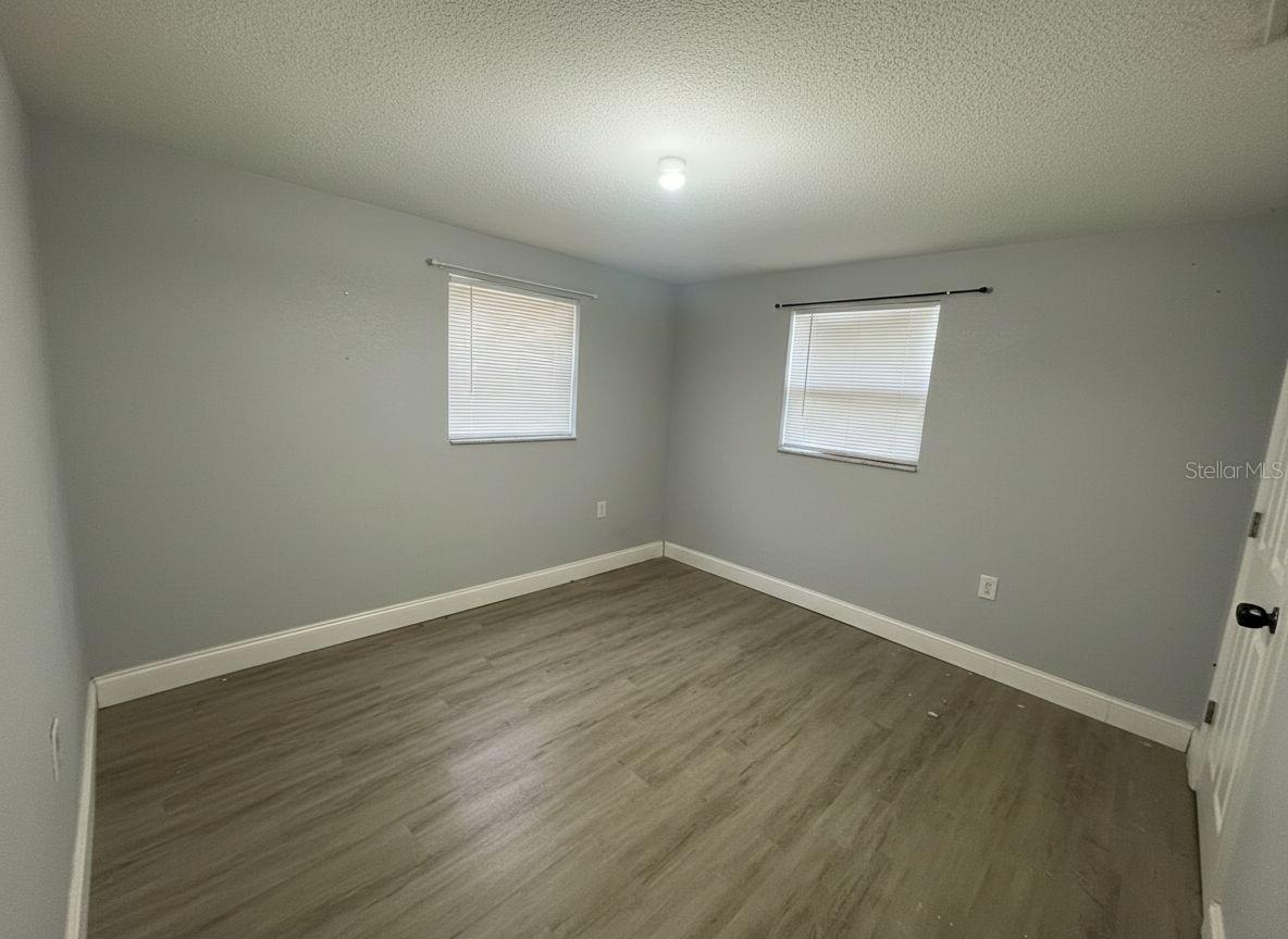 1435 WHITEHALL LN — photo 12