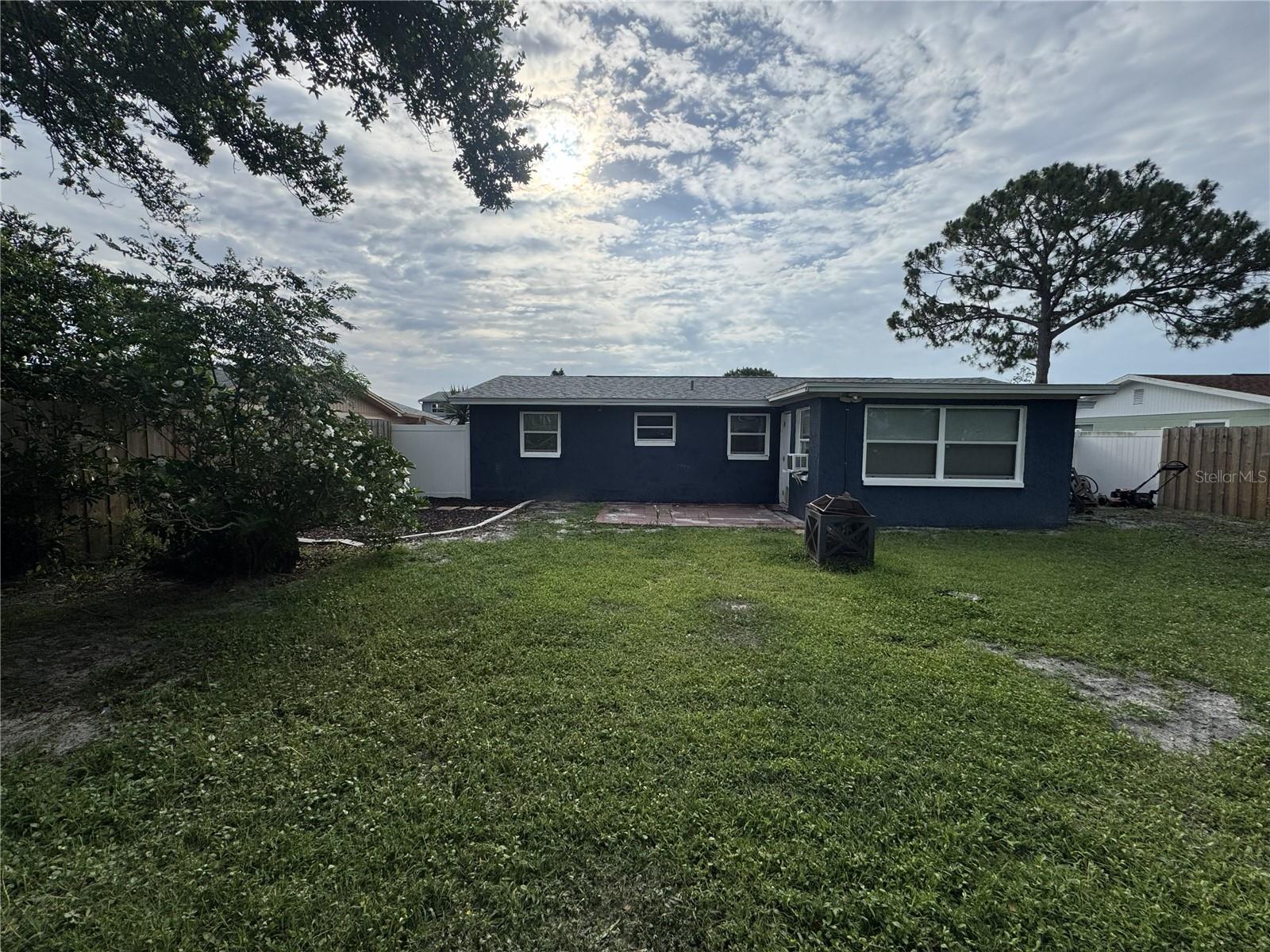 1435 WHITEHALL LN — photo 32