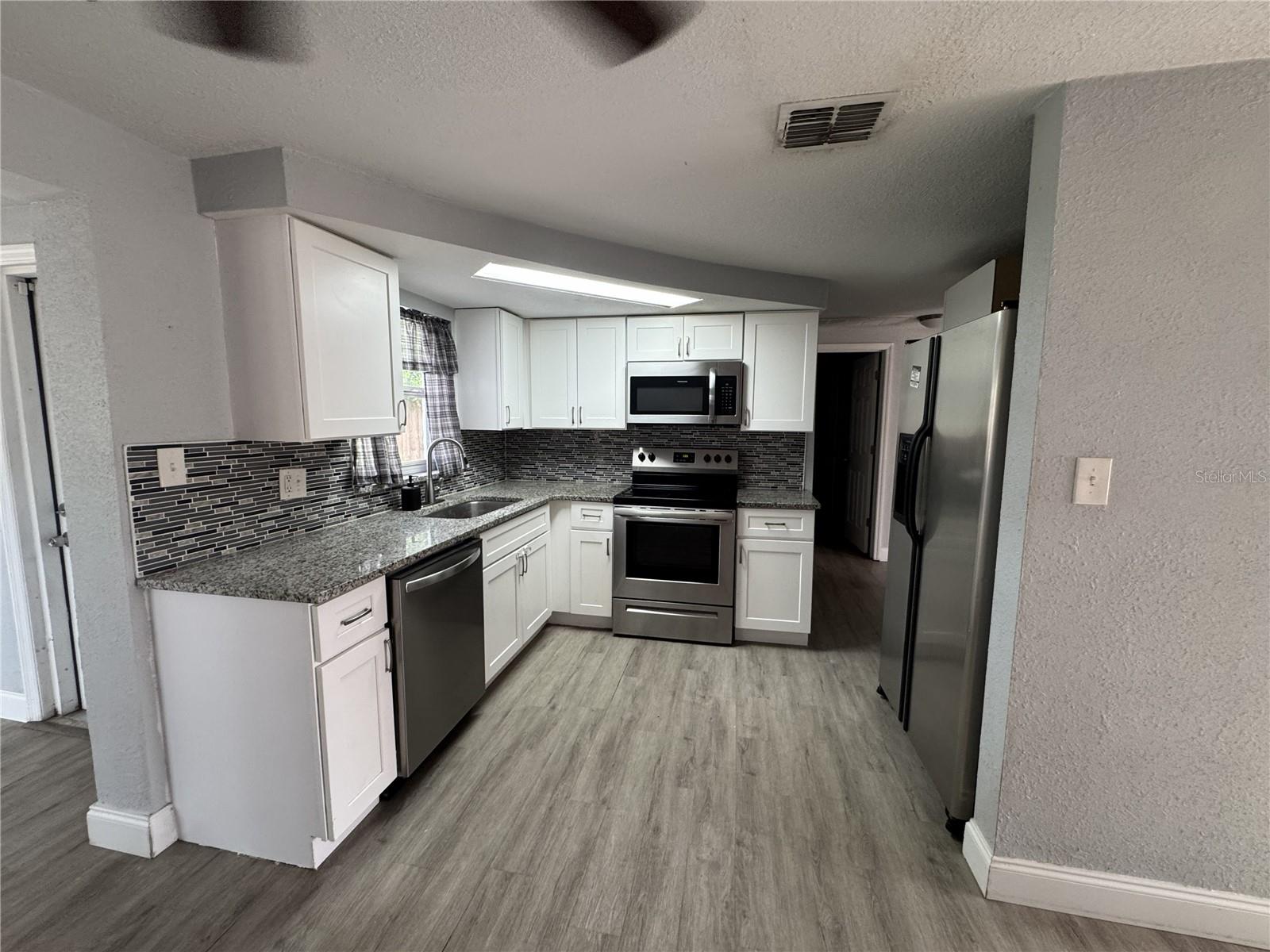 1435 WHITEHALL LN — photo 19