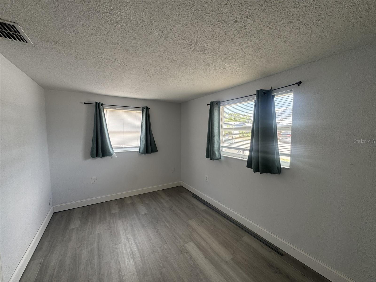 1435 WHITEHALL LN — photo 10