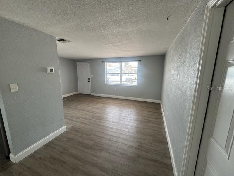 1435 WHITEHALL LN — photo 8