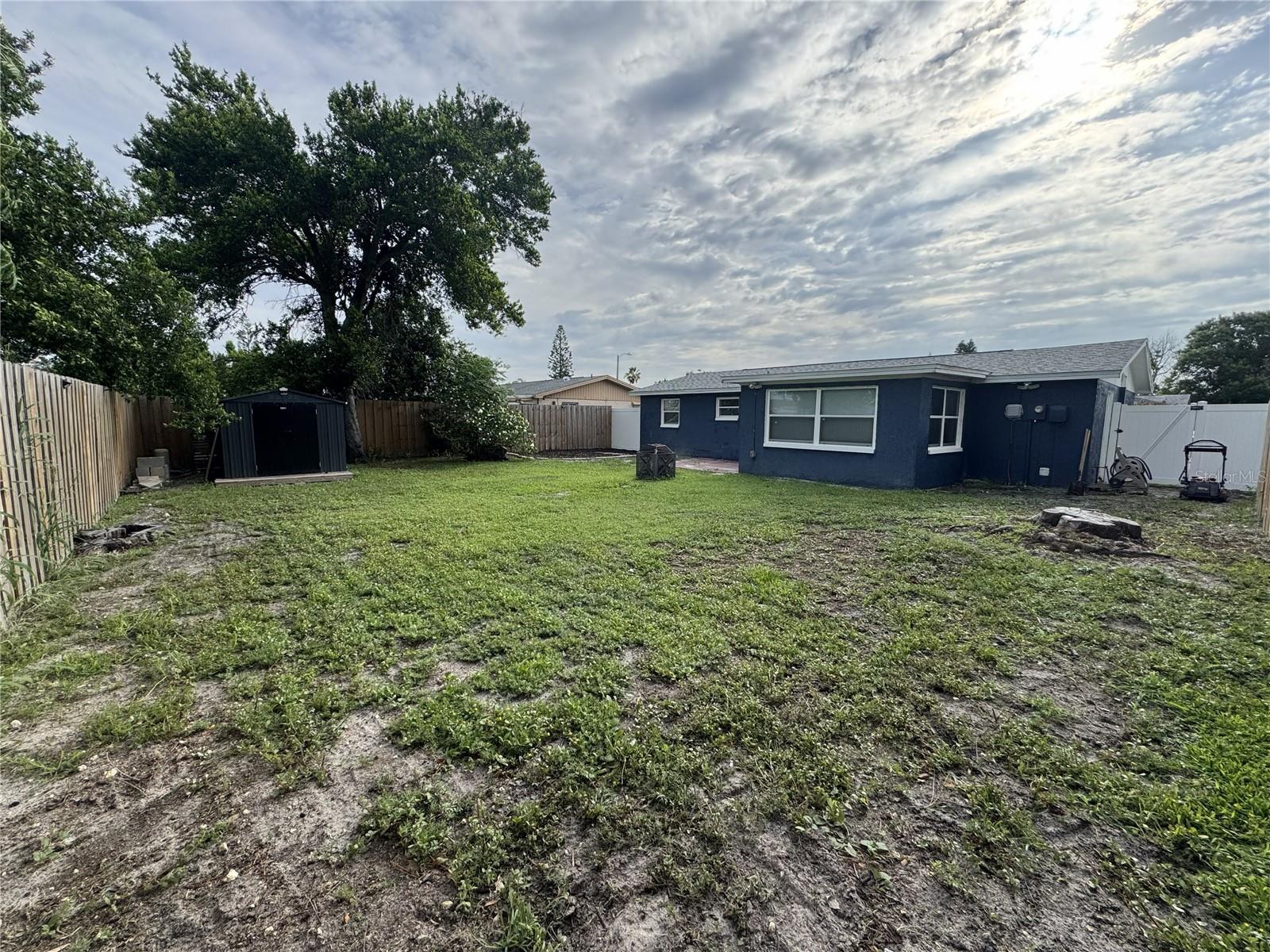 1435 WHITEHALL LN — photo 31