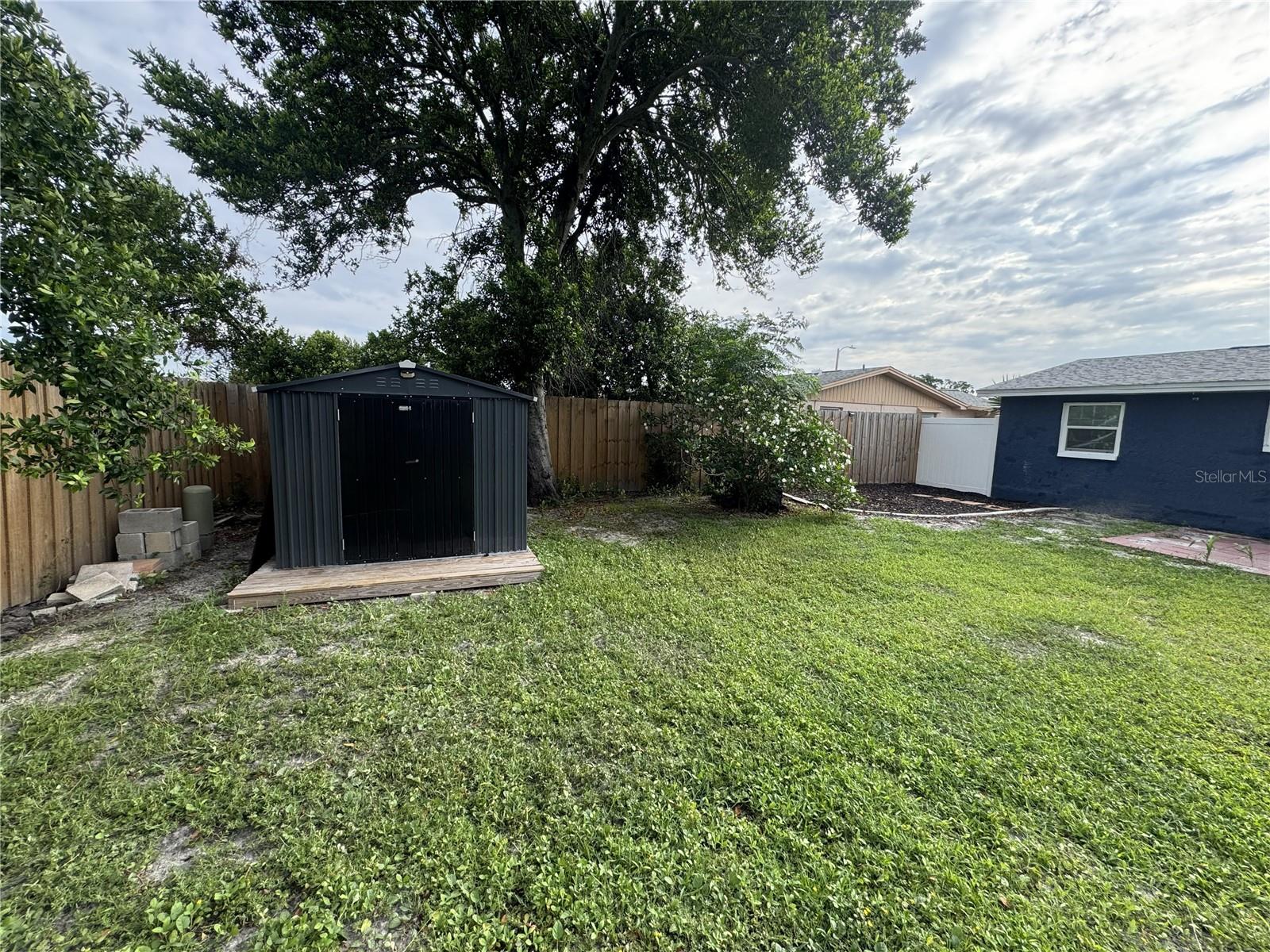 1435 WHITEHALL LN — photo 30