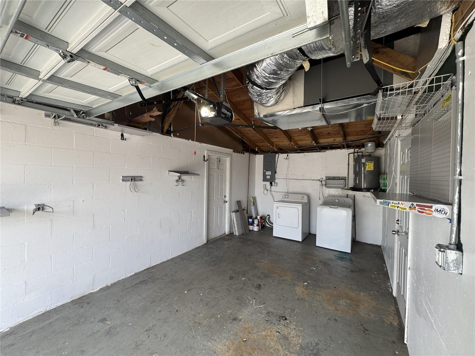 1435 WHITEHALL LN — photo 28
