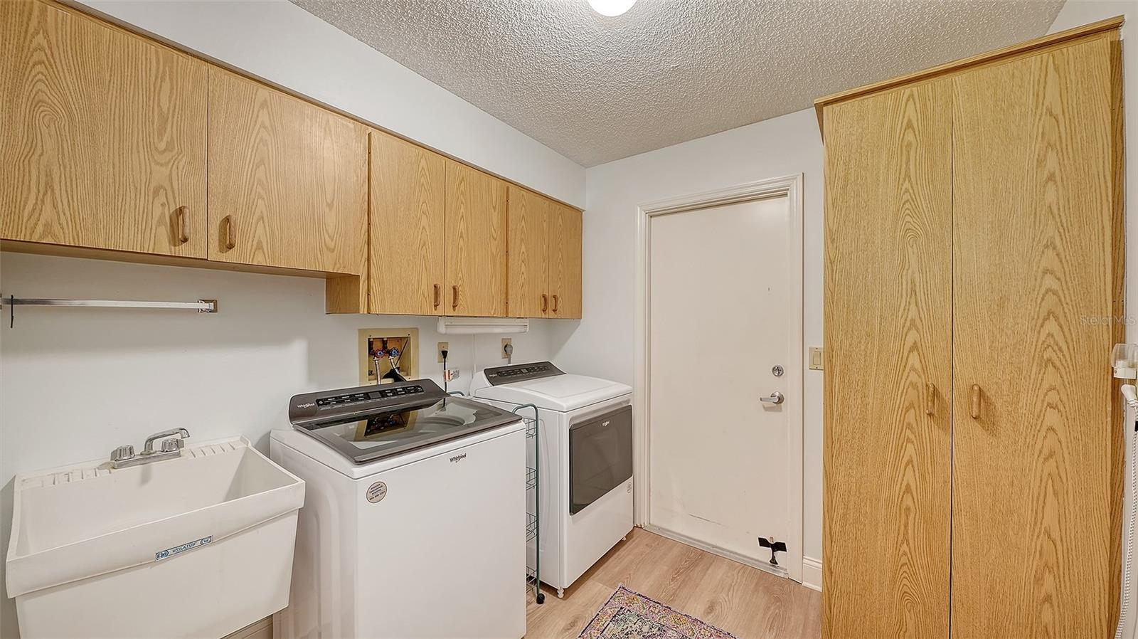 6048 WILSHIRE BLVD #2 — photo 28