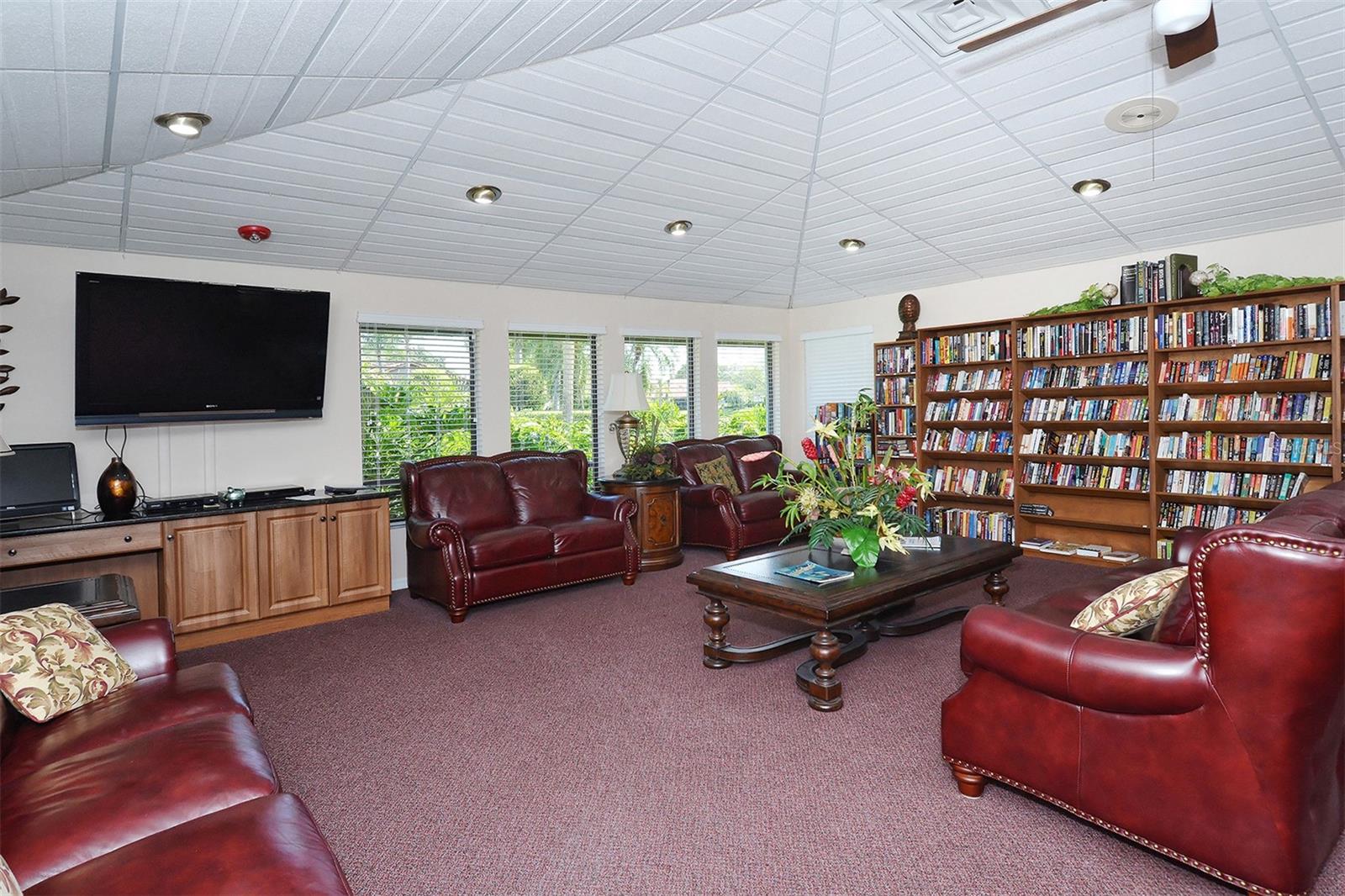 6048 WILSHIRE BLVD #2 — photo 38