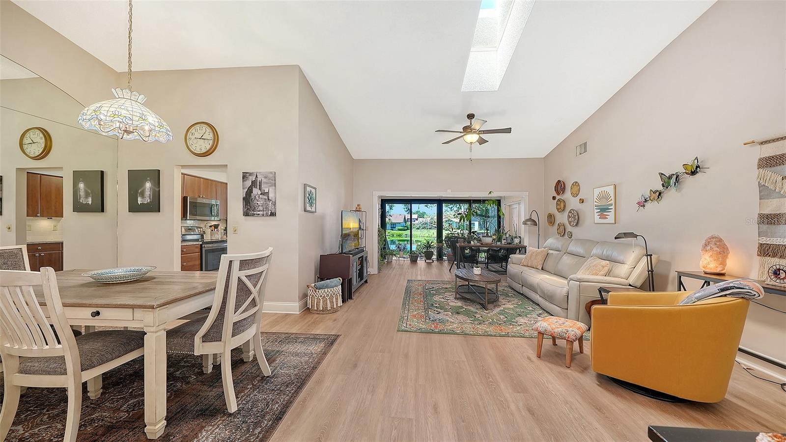 6048 WILSHIRE BLVD #2 — photo 3