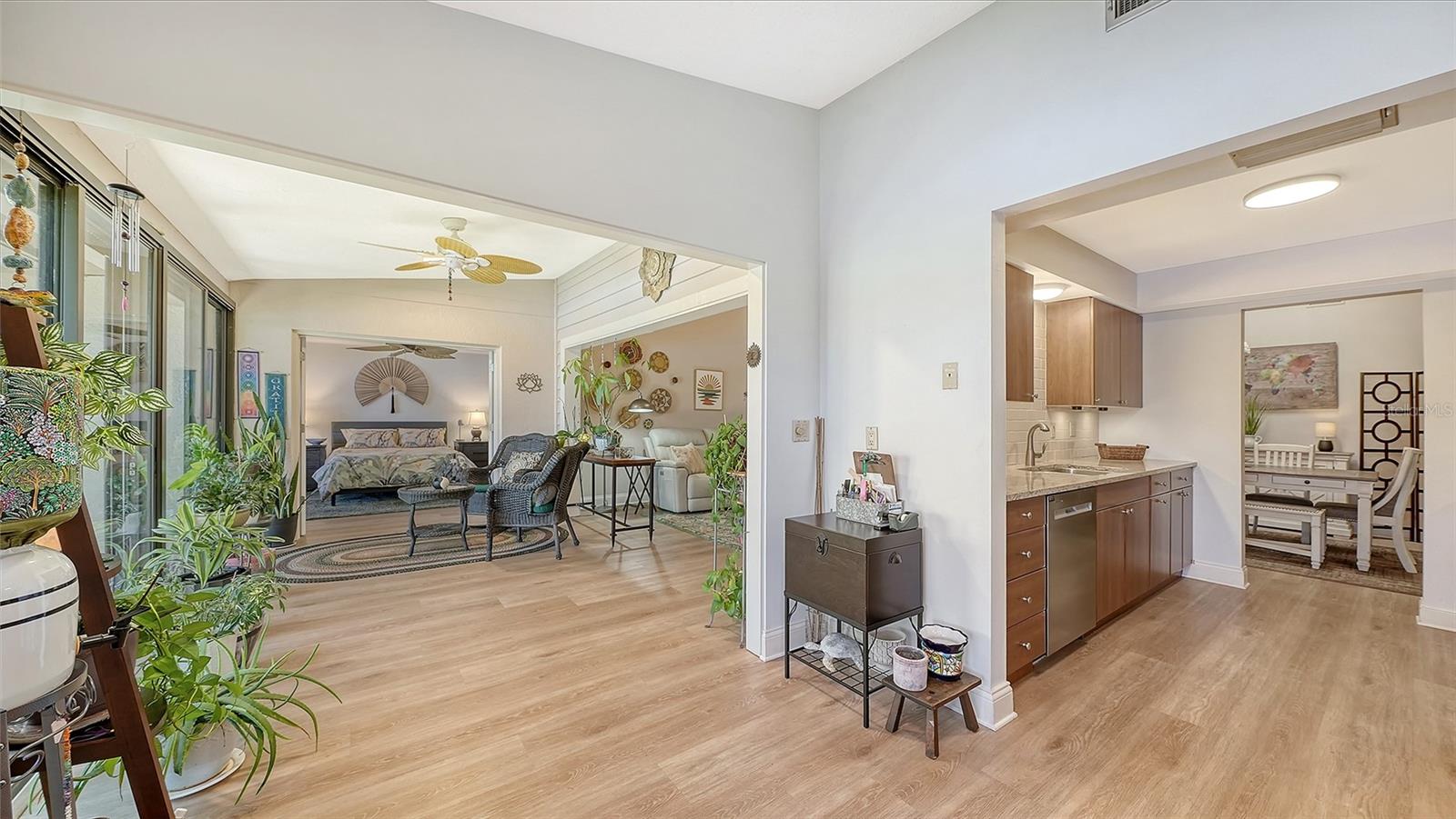 6048 WILSHIRE BLVD #2 — photo 14