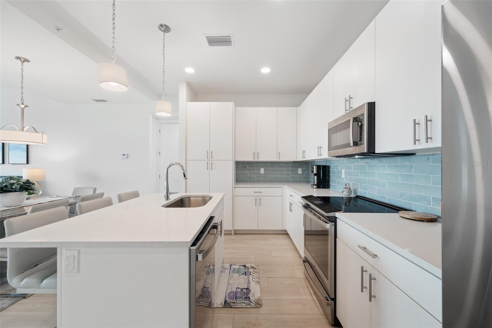 300 150TH AVE #510 — photo 14