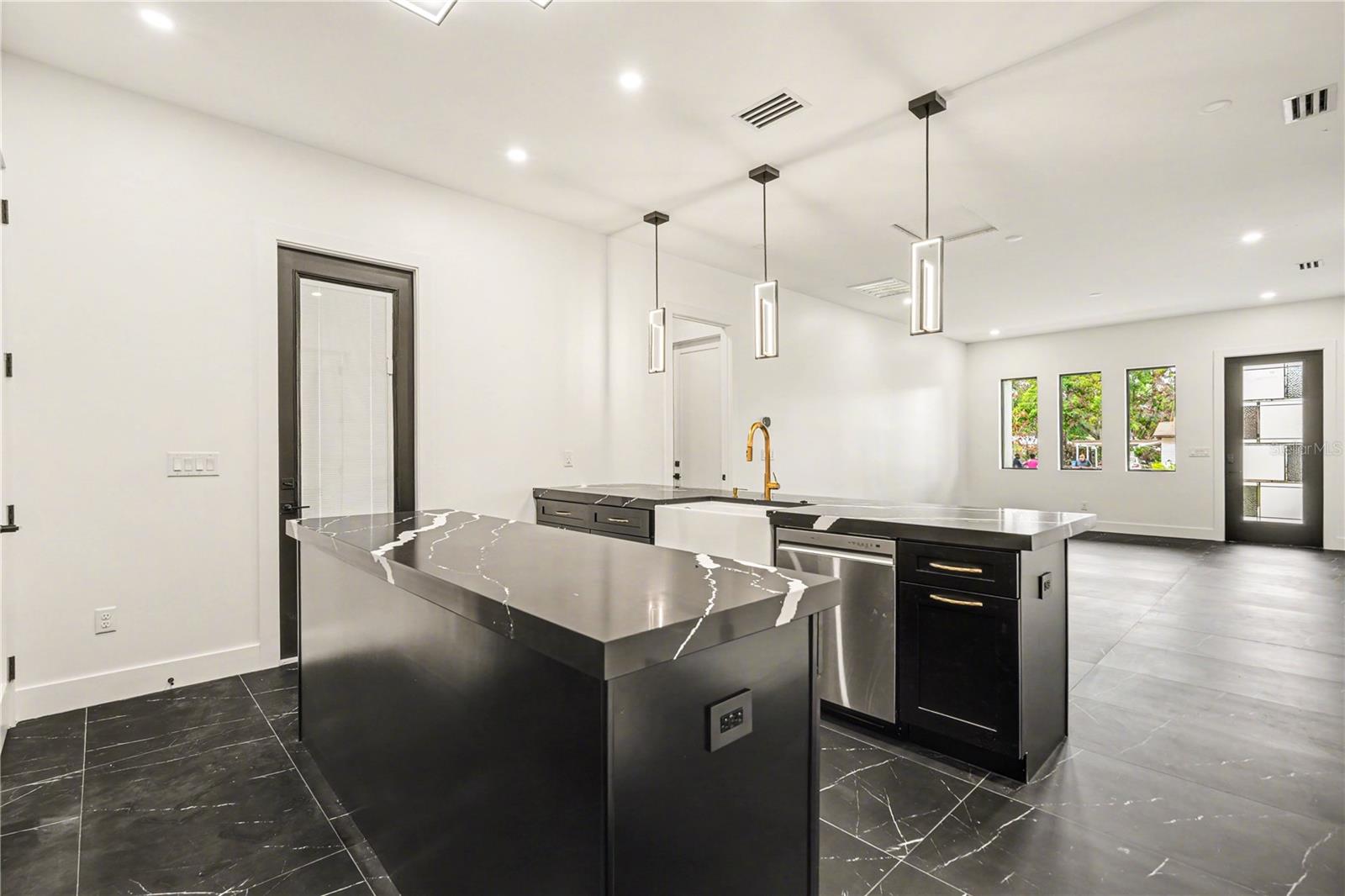 105 GARLAND AVE — photo 18